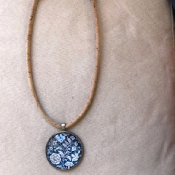 neckless - Picture 2 of 2